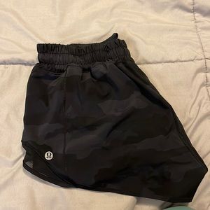 Lululemon camo Hotty Hot shorts. Size 6, 2.5 inch, low rise